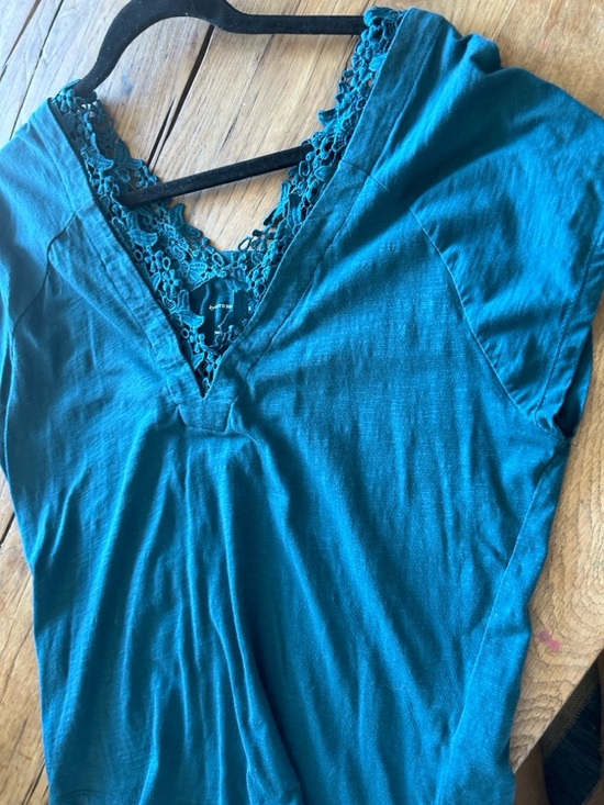 Stunning Anthropologie Teal Lace-Trim V-Neck Tee cotton - Picture 4 of 5